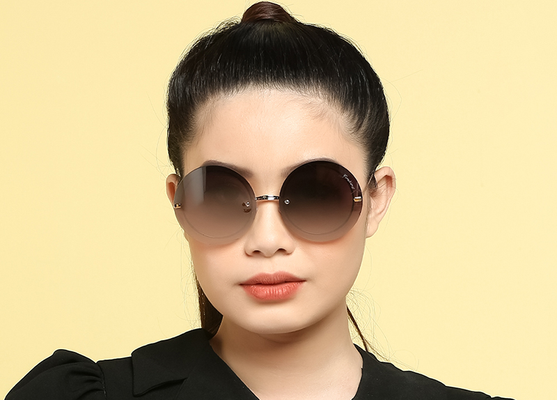 Kiểu dáng sang trọng với gọng tròn sành điệu